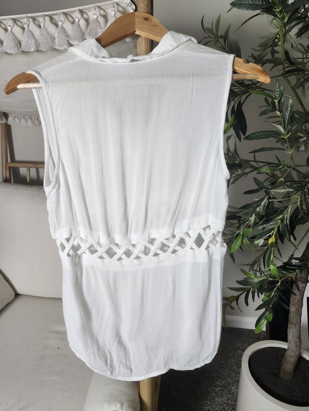 Lucca Couture White Sleeveless Button-Front Top w/Crochet Waist *missing button* - Picture 2 of 6